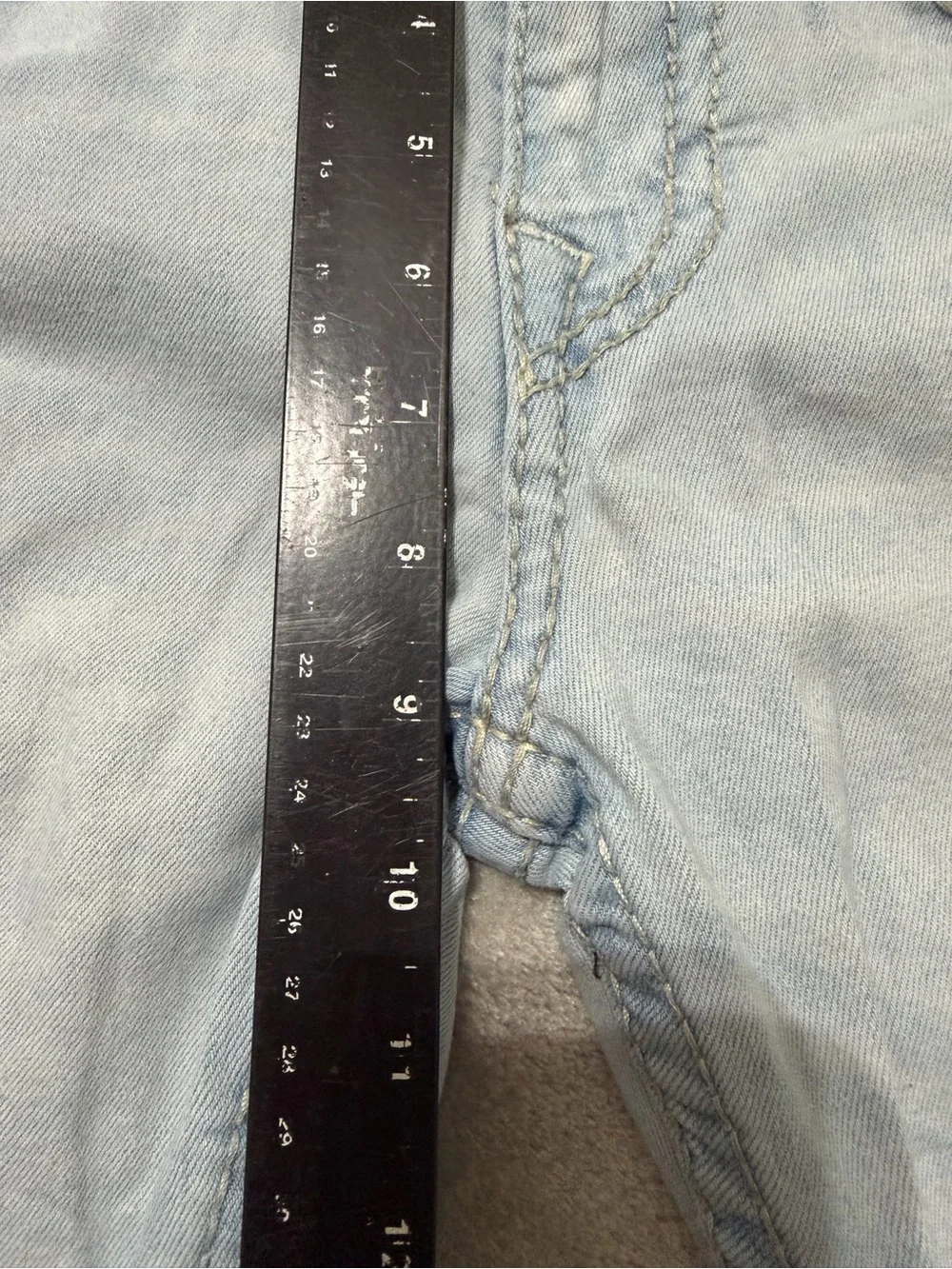 True Religion Ricky Relaxed Straight Distressed Light Wash Ripped Jeans Size 30